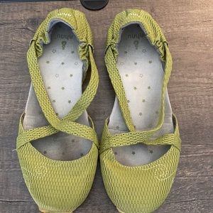 AHNU karma slip on flat